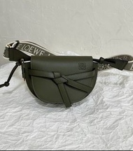 LOEWE Gate Dual Mini Bag Green 可拆卸 提花寬肩帶 小牛皮蝴蝶結 斜挎 單肩包 迷你 女款 綠色 | A650N46X13-4357 | 全新正牌正貨