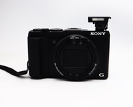 Sony Cyber-Shot DSC-HX50V กล้อง Compact ขนาดเล็กซึ่งไม่เพียงแค่เล็กเท่านั้น HX50V ยังเป็นกล้องถ่ายภาพนิ่งที่มีเลนส์ออฟติคอลซูม 30x เซนเซอร์ Exmor R CMOS 20.3 ล้านพิกเซล ชิพประมวลผล BIONZ เลนส์ซูม 30x Sony G 24-720mm f/3.5-6.3 มี Wi-Fi ในตัว มี GPS ในตัว
