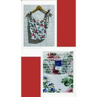 0LD NAVY. polyester blend floral print sleeveless top preloved C