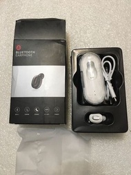 新款 t1無線藍牙耳機迷妳隱形入耳式單耳掛耳運動帶充電倉baby俐，拿起自動開機連接。