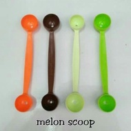 Tupperware melon scoop (1)