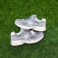 N*w Balance 2002 R Light Grey