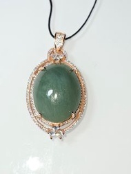 大鴿子蛋翡翠掛飾