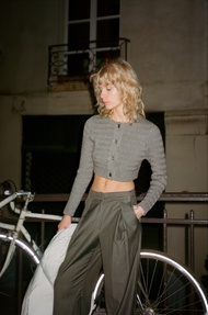 Daily Squad Wave D ใส่ได้2แบบ เป็นคาดิแกน หรือ ติดกระดุม ทอคลื่น กระดุม D หล่อขึ้นมาโดยเฉพาะ ( PRE O