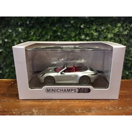 1/64 Minichamps Porsche 911 (992) Carrera GTS 643064136[MGM]