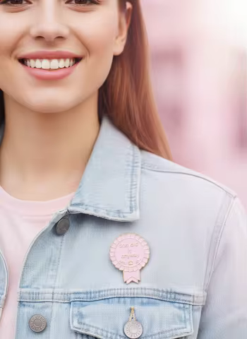 Pink She Did It Anyway Medal Enamel Brooches Golden Letter Metal Pins Women Girls Backpack Clothes D
