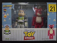 反斗奇兵 Toy Story Be@rbrick Unbreakable 100%

Bearbrick Box Set (巴斯光年 Buzz

Lightyear + 勞蘇 Lotso) 盒裝一番賞