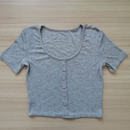 Gray Knitted Sweater​ Women's Crop Top​ Measured From The Shirt Around 32 Inches Length 16 Inches​ R