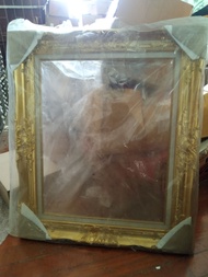 กรอบรูปไม้แท้ปิดแผ่นทอง ขนาดสำหรับไส่รุป16x20นิ่ว รูปรูปแต่งงาน เปนของเก่า10กว่าปี ปัจจุบันไม่มีทำแล