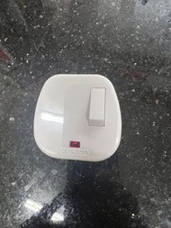 【家居DIY】白色 13A 有掣三腳插頭 (帶指示燈 & 保險絲) | 符合安全規格 $25