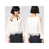 [AXES FEMME] Flower and ribbon design blouse