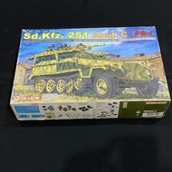 Dragon Sd.Kfz. 251 Ausf. C (3 In 1 Kit) 1 / 35 Scale Model Kit