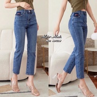 N9123 Straight-Leg Jeans