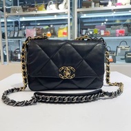 99%NEW二手 CHANEL 19 SMALL  AS1160 黑色羊皮金扣小號 @30開  #香榭站正品
