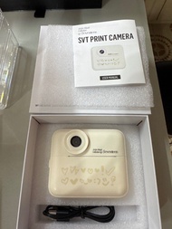Seventeen pop-up artist-made 相機