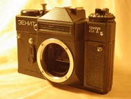 BelOMO ZENIT-ET 35 毫米底片單眼相機機身，搭配賓得 M42 鏡頭卡口 FINE 1991 年
