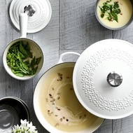 READY STOCK Malaysia : LE CREUSET FLEUR IN WHITE COLOR EDITION 22CM - 2L. ENAMEL IRON CAST POT / PER