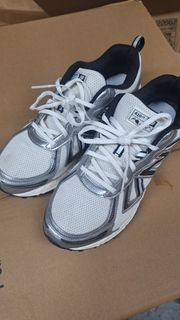 New Balance 410v6 男士運動鞋