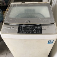 Mesin cuci electrolux 7kg top loading bekas second kondisi 95 persen ga pernah service masi ok bange