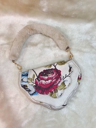 Papapetch.h - Mini Blooming fluffy tail bag **พร้อมส่งค่ะ**