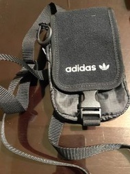 Adidas Mobile phone bag 手機保護 迷你掛脖包 斜背小包 黑 GD4998  I Phone 12 可