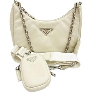 กระเป๋าสะพายไหล่ PRADA รุ่น 1BH204 Re-Edition 2005 มือสอง หนัง Nappa พร้อมฮาร์ดแวร์สีขาวเงิน
