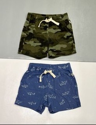 八成新～GAP baby布萊納熊系列短褲（迷彩/鯊魚）-90