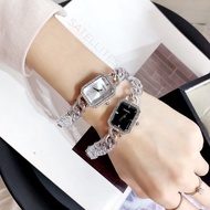 นาฬิกาข้อมือผู้หญิง แฟชั่น แบรนด์หรู ประดับเพชรรอบตัวเรือน ดีไซน์สวยหรู ขึ้นข้อดูดีสุดๆ แถมกล่องหนังปั๊มแบรนด์ฟรีฟรี