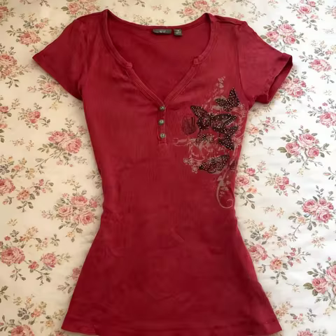 2026 New Arrival Women Streetwear Red Butterfly & Floral Print V-Neck Henley Button Detail Short Sle