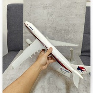 Malaysia Airlines Airbus A330-300 Display model 1/120 Old stock old box New item Super Rare and big