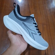 DIADORA Size 44 DIADORA SPORTS SHOES/