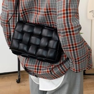 BV#🔴BV葆蝶家黑銀枕頭包 專櫃1️⃣4️⃣萬 🔴