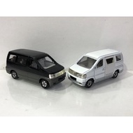 TOMICA Nissan Elgrand box set