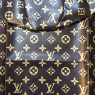 (LV / GUCCI )SEAT COVER UNIVERSAL colour( Black/GOLD)