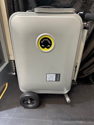 Airwheel se3s  電動行李箱 遺失火牛所以平放