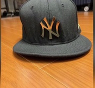 （size 7/3/8 58.7cm) New Era 洋基隊黑金絕版帽（4F)