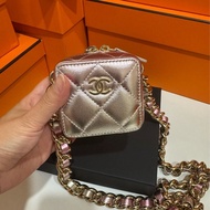CHANEL 香奈兒秀款小方糖 🍭🍡 櫃價9萬多 全新閒置