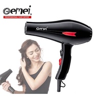 Gemei ไดร์เป่าผม 1500 วัตต์ GM-1706 ปรับความร้อน 3 ระดับ แรงลม 2 ระดับ ร้อนเร็ว สายไฟยาว ปลั๊กหัวใหญ่ หัวเปลี่ยน 2 หัว ความร้อนสูงคงที่ รูปทรงกระทัดรัด จับถนัดกระชับมือ น้ำหนักเครื่องกำลังดี - สีดำ