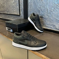 Pure Original AJ1 Black Burst Crack Low-Top Trendy Campus Couple All-Match Casual Sports Skateboard 