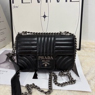 Prada羊皮相機包 有塵袋