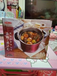 最新款 現貨一個 典雅高貴 紅色 red Thermos 膳魔師 4.3l真空煲 燜燒鍋 燜煮烹調器 跟一款自家製食譜 日本直送 全新品   有意油塘即取  KBJ-4501 居家抗疫之選 快者優先