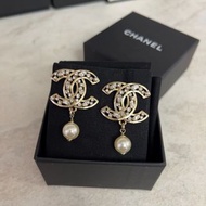 Chanel 大CC logo 垂吊珍珠耳環