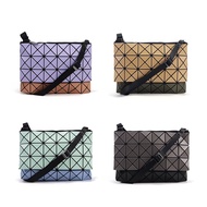 Issey MIYAKE 2023 ISSEY MIYAKE Collision Kangaroo Bag Contrast Color Geometric Diamond Bag Clutch Ba