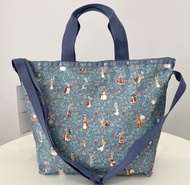 LeSportsac 彼得兔旅行袋送一個細拉鏈收納袋399蚊。彼得兔Tote bag 210 蚊一個，有拉鏈，有內格