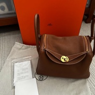 愛馬仕 Hermes Lindy 26 Taurillon Clemence皮 Gold 金棕金扣