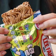 Bundle Lee Fah Prawn snack mee Keropok (1 box = 30pkt x 20g) Lee Fah Mee Snacks Crispy Mee