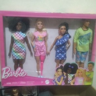 Barbie Fashionistas doll set