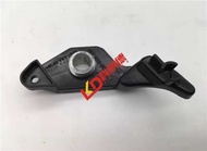 Suitable for BMW E60 Headlight Bracket 520 Headlight Stand 525 Light Claw 528 530 525 Headlight Buck