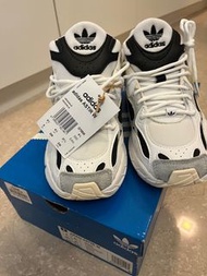 Adidas Astir W 女款運動鞋