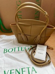 Bottega Veneta Mini Arco Bag (BV)
